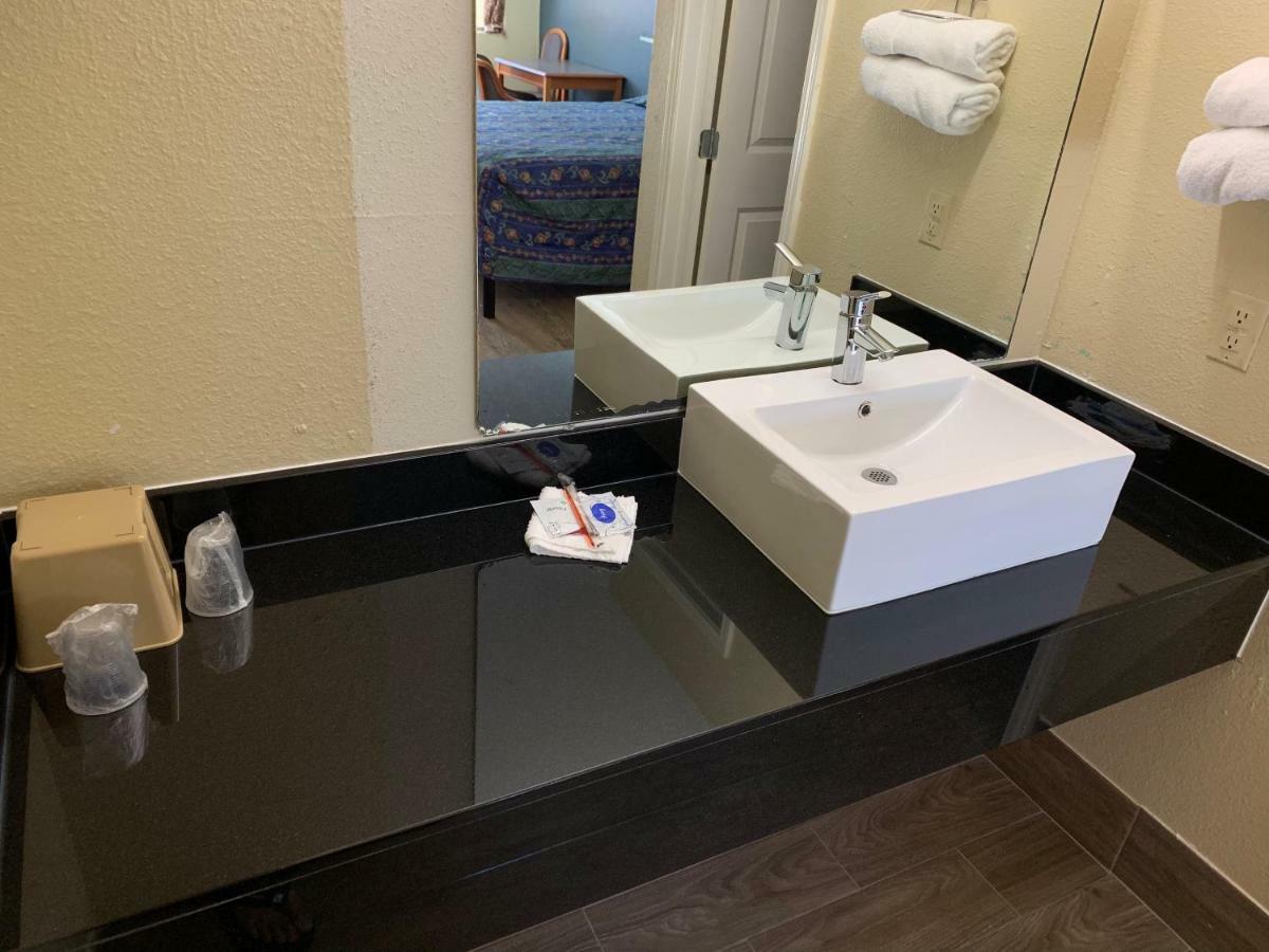 Guest Inn And Suites Houston Phòng bức ảnh