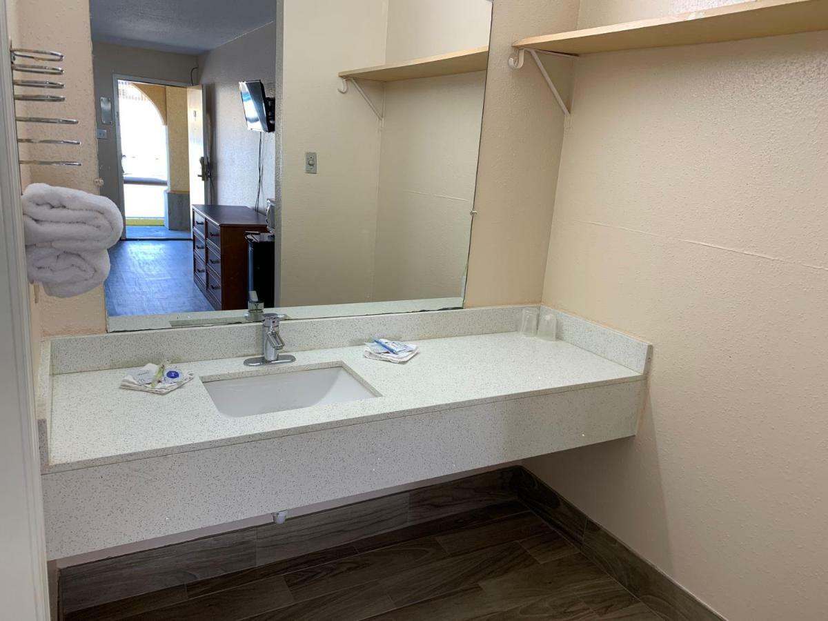 Guest Inn And Suites Houston Phòng bức ảnh